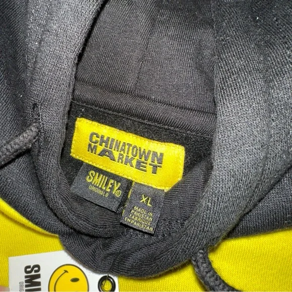Chinatown Market Big Smiley Hoodie - New - Men’s XL - Black/Yellow - Picture 6 of 7
